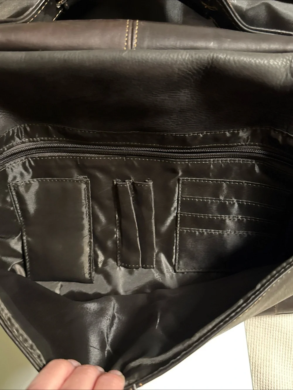 Kenneth Cole Reaction Dark Brown Leather Messenger Bag